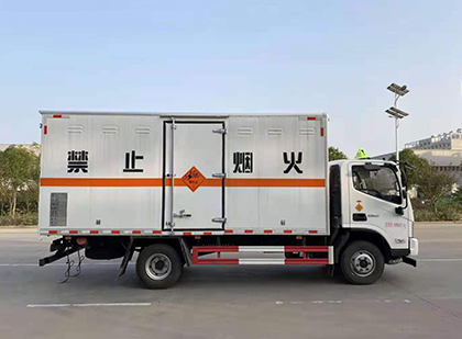 白云矿区爆破器材运输车